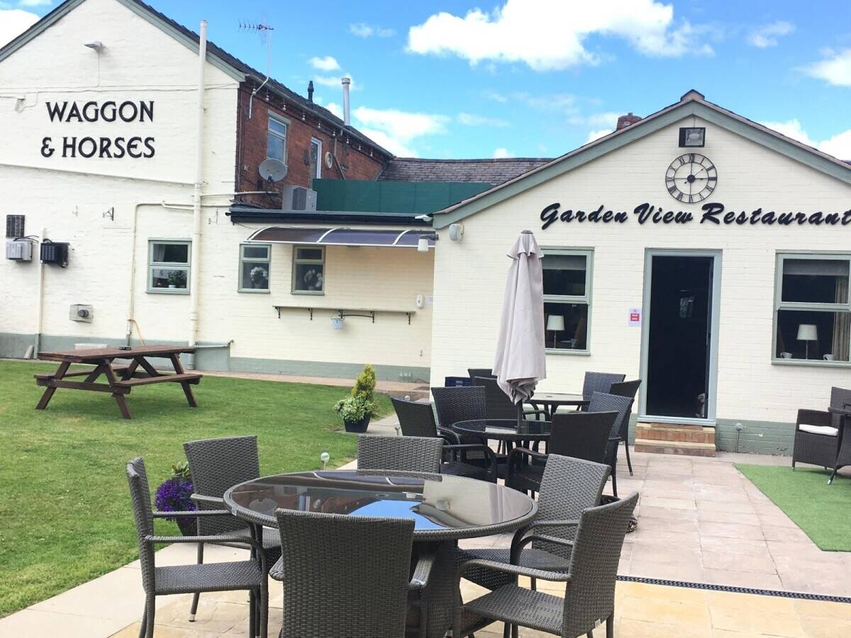 POWYS – WELL-APPOINTED FOOD LED PUBLIC HOUSE WITH EXCELLENT TRADE GARDENS IN BUSTLING MARKET TOWN Photo 11