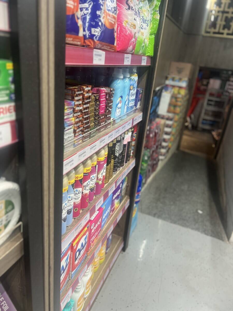 Supermarket / cafe  Photo 11