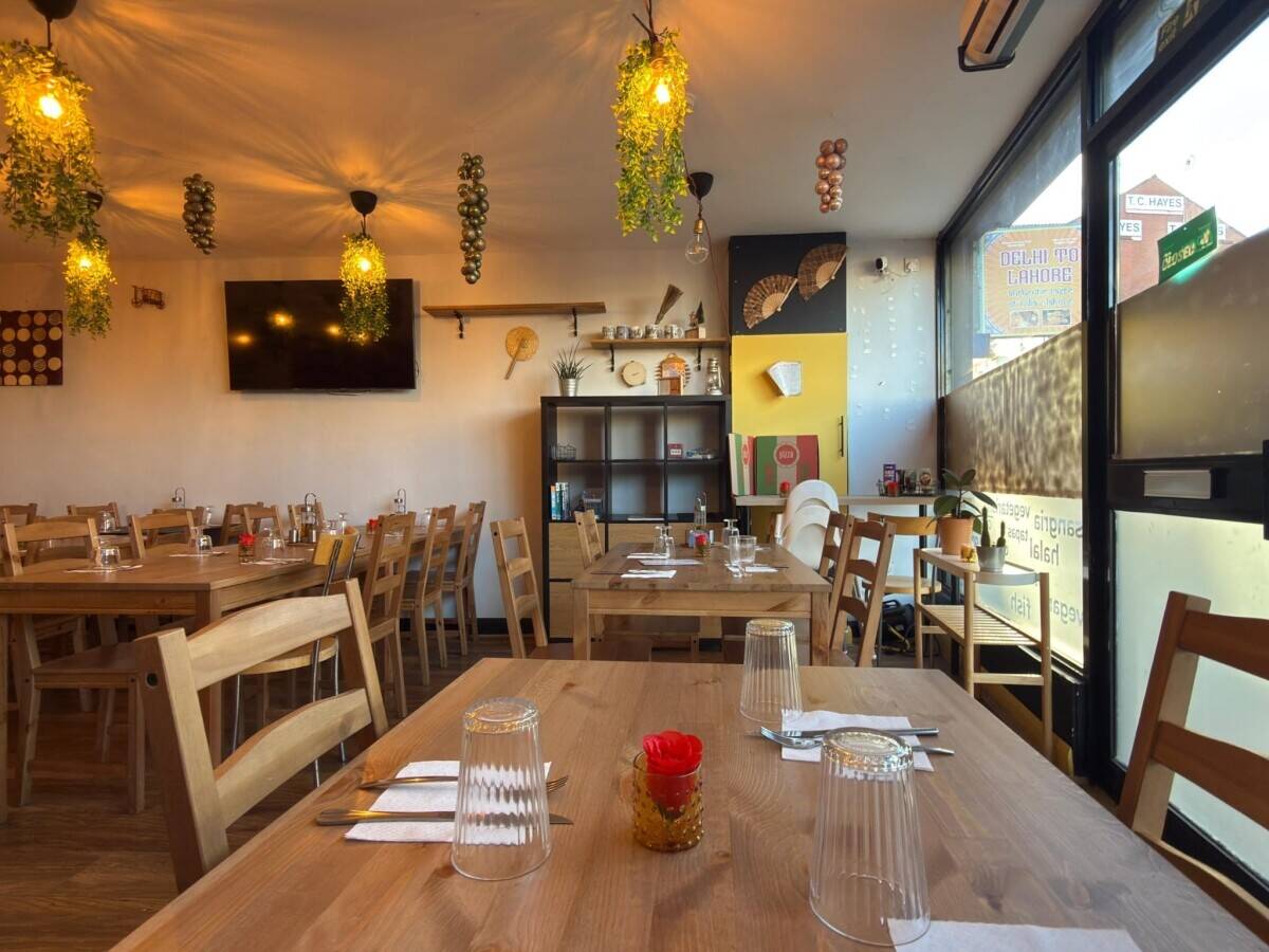 Restaurant, bar & takeaway 3 in 1