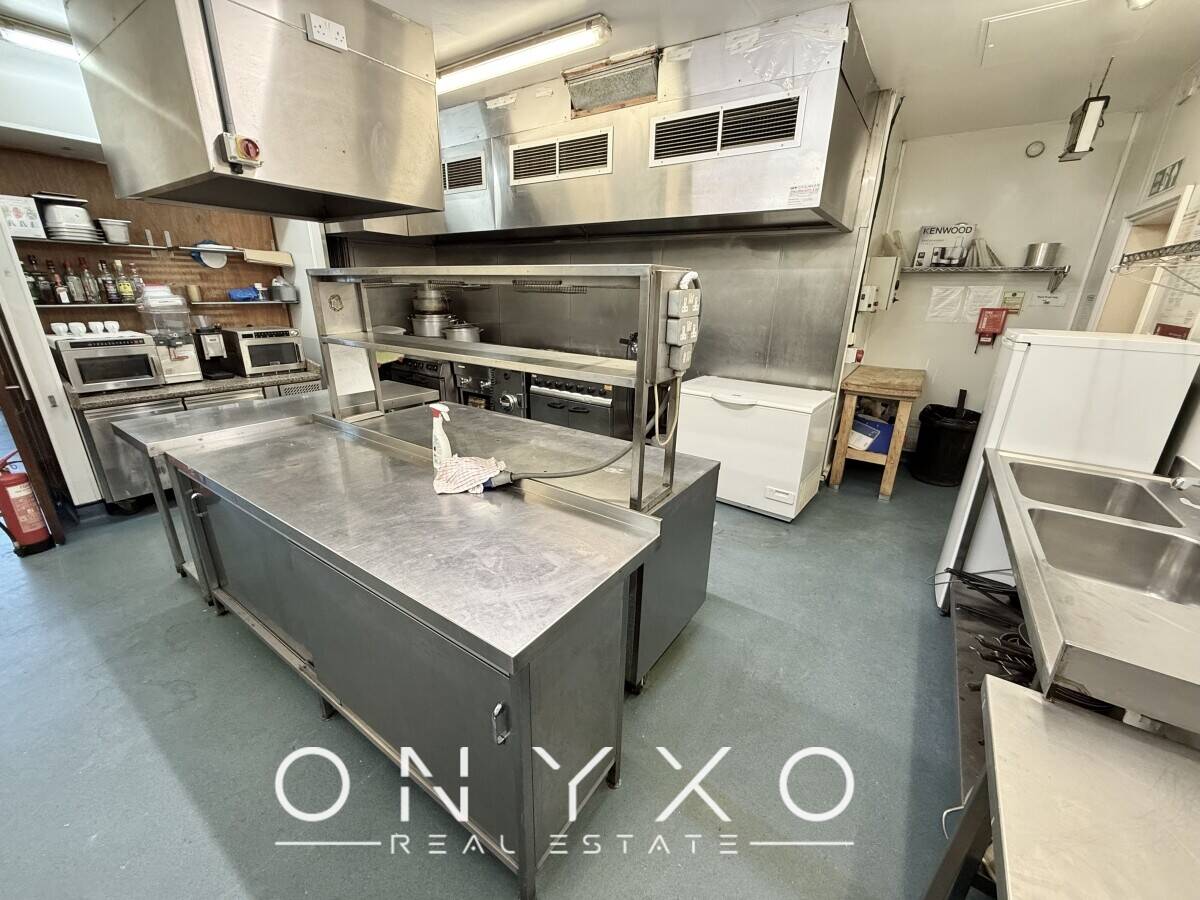Fully Fitted Restaurant, Bar & Lounge TOLET in Northolt - Currently Closed Photo 11