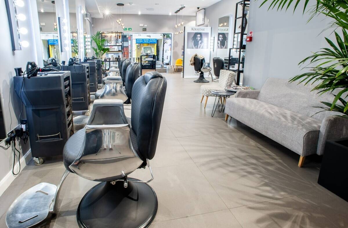Salon Chairs to Rent located in central london Oxford circus Photo 10