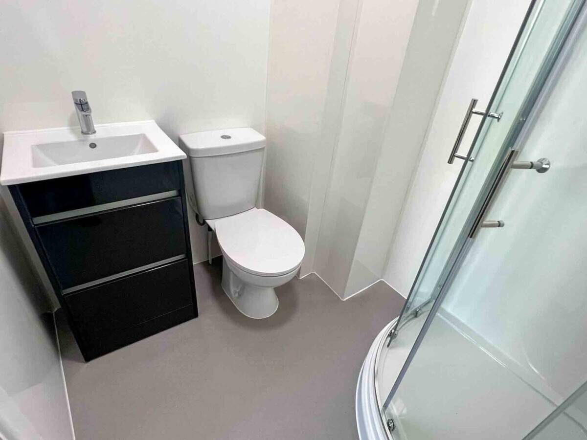A Fantastic Turn-key Investment Property in Paignton For Sale Photo 11