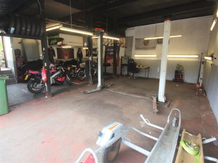 Ardgay Garage Photo 11