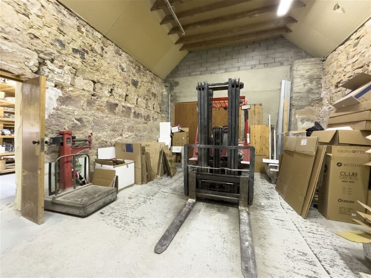 Vacant Retail Unit (Formerly The Tain Pottery) Photo 11