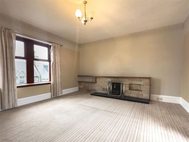 The Golden Fry and 4 Bed House Photo 11