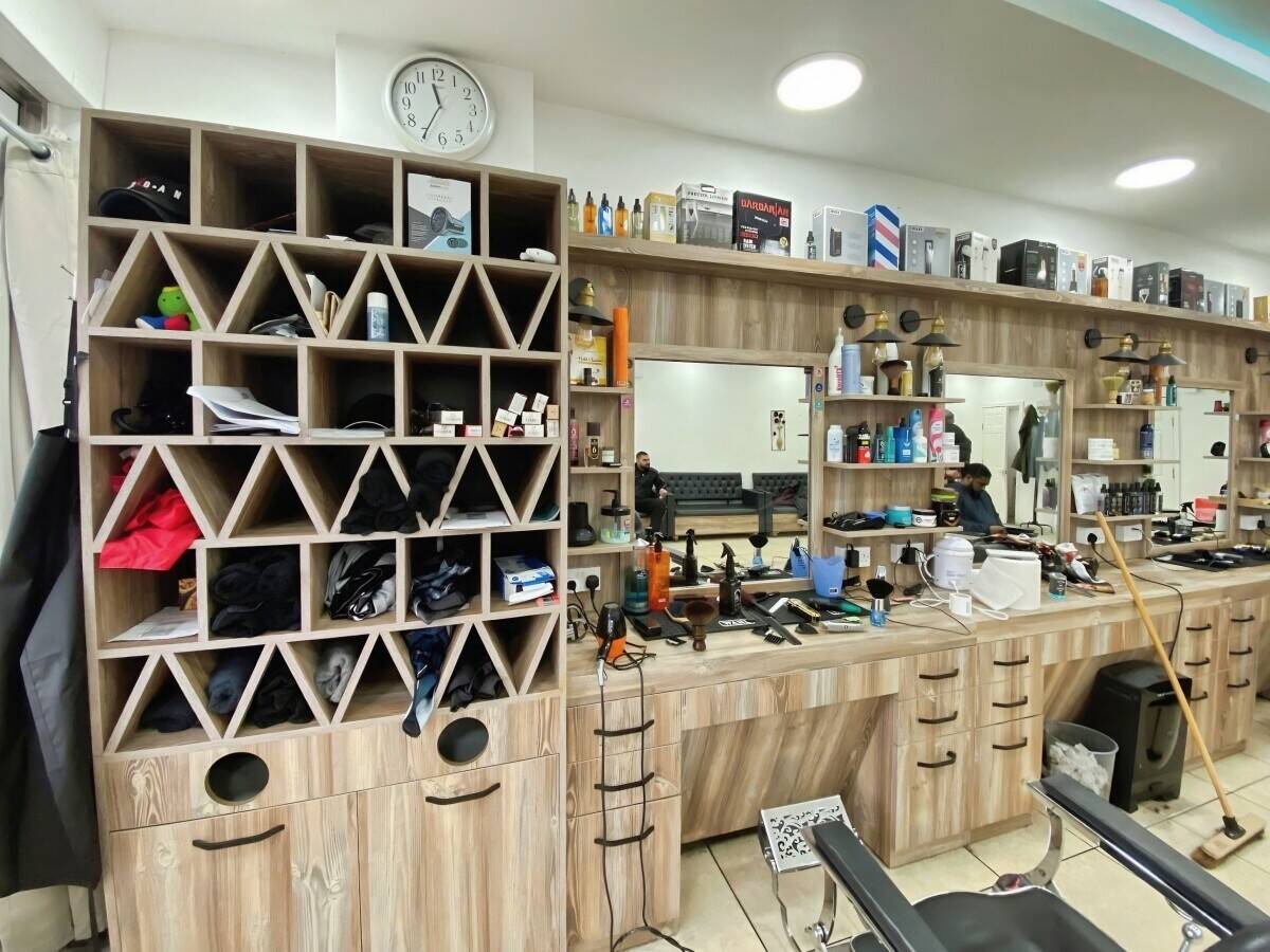 Barber Shop and Hairdressing Salon For Sale in Reading, Whitley Street - Beauty Room Photo 11