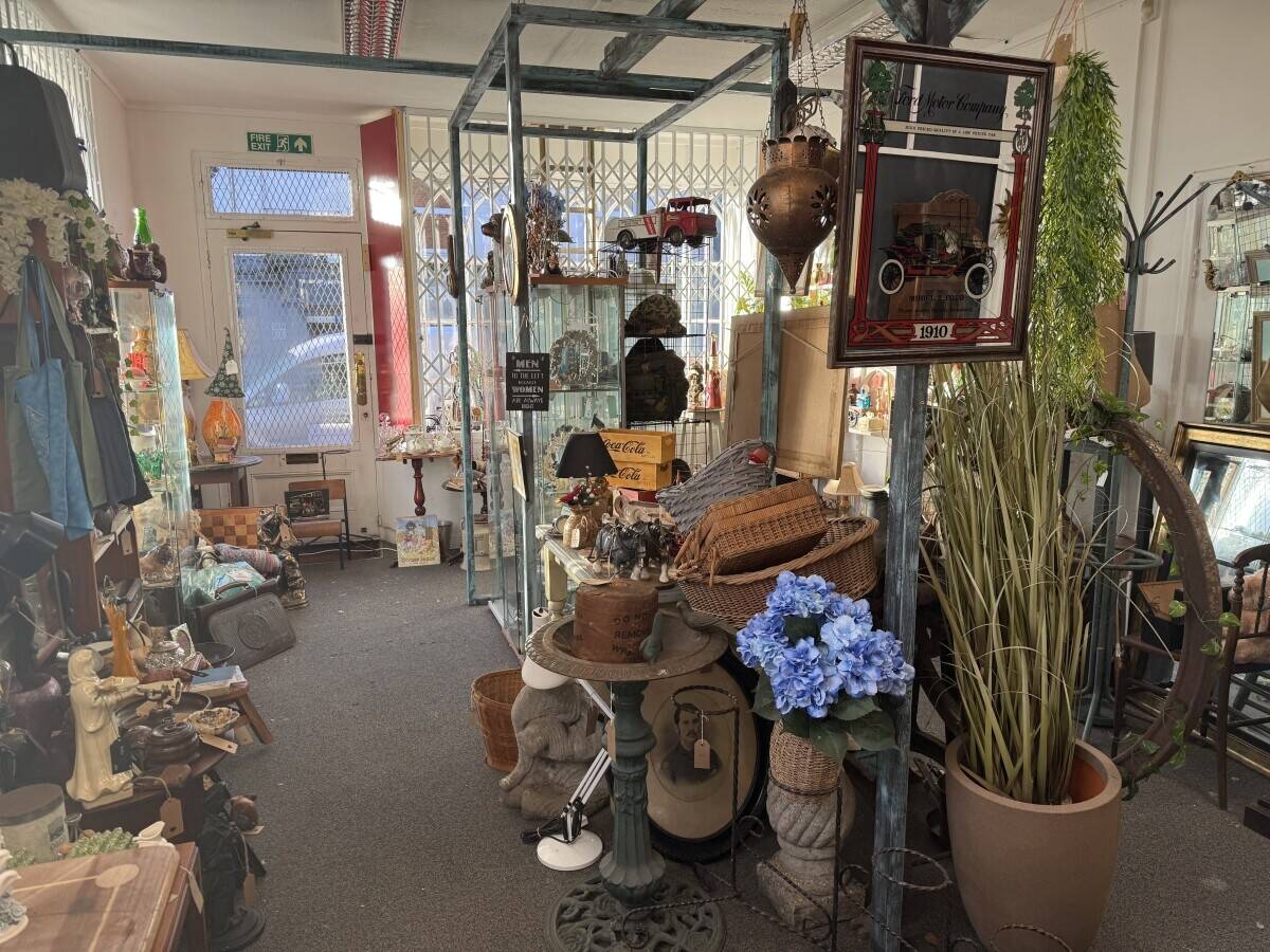 Antique Vintage and Homeware shop in Stourport on Severn Photo 11