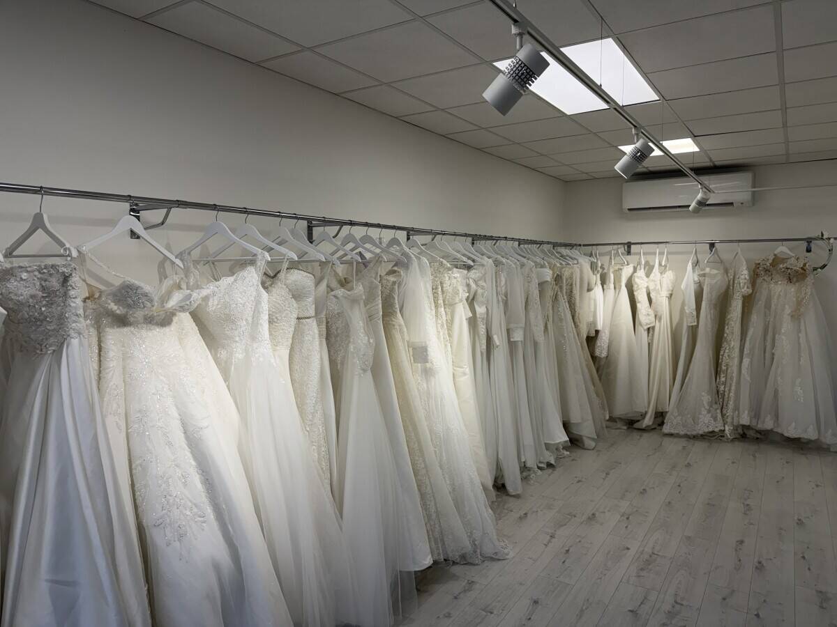 Wedding dresses business to sell Photo 9
