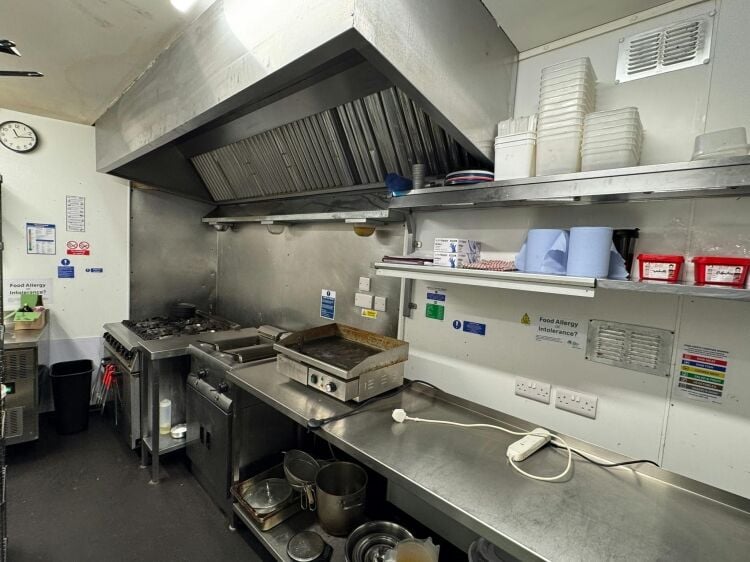 50 Cover Licensed Restaurant Bar Photo 11