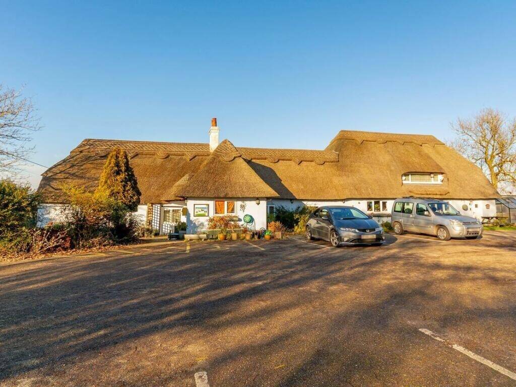 Thatched pub for sale in theddlethorpe Photo 11