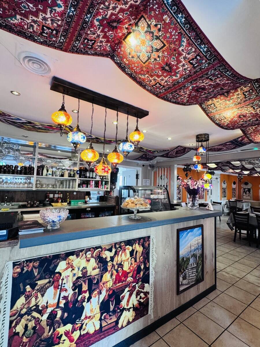 Charming Restaurant for Sale: Prime Location in Cambridge , Just Walk Distance From Cambridge Train Station Photo 11