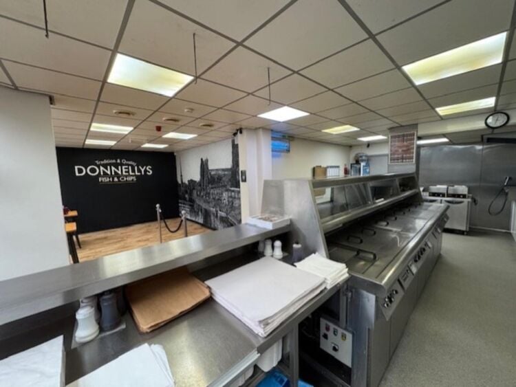 Leasehold Fish & Chip Takeaway Located In Worcester Photo 11