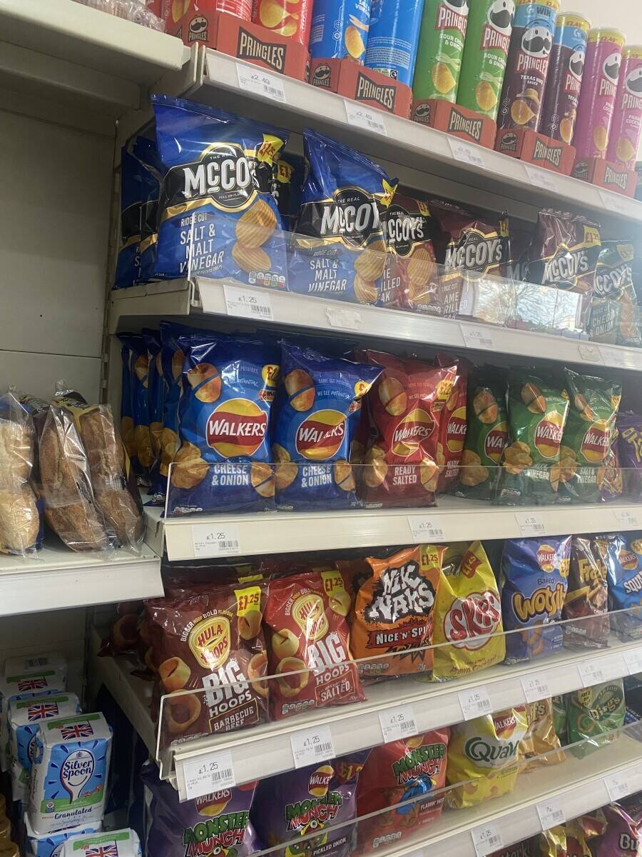 Convenience store Photo 11