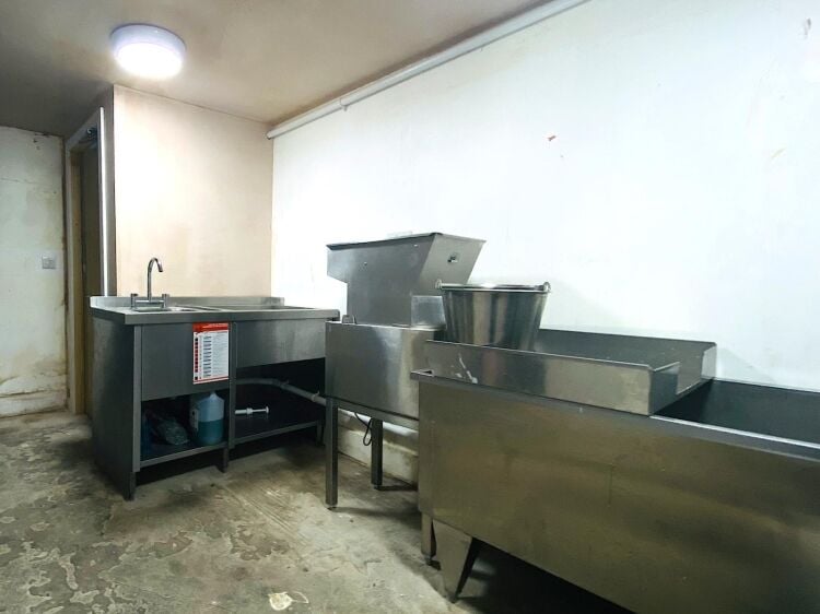 Leasehold Fish & Chip Takeaway Located In Rotherham, South Yorkshire Photo 11