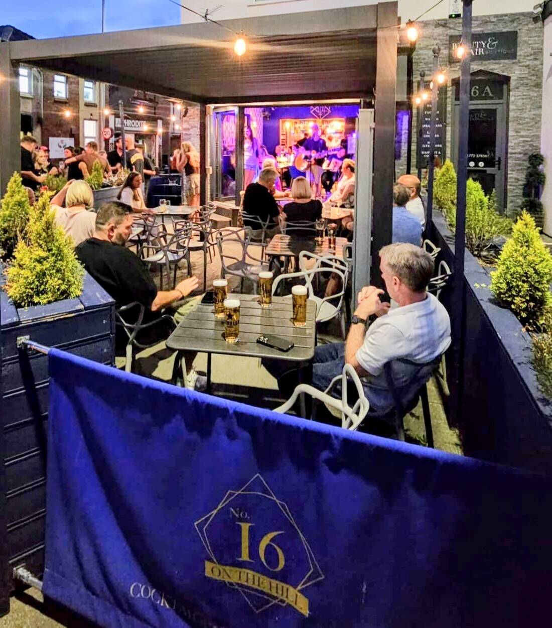 LANCASHIRE - BOUTIQUE COCKTAIL BAR IN HIGH STREET POSITION