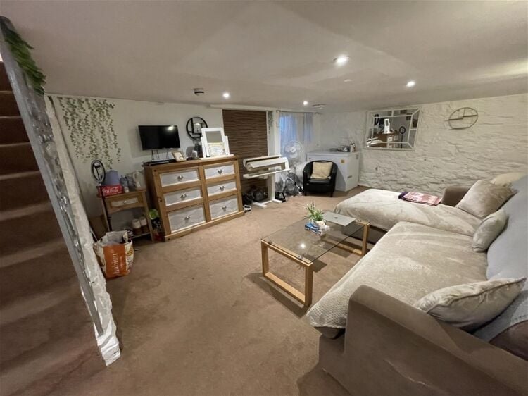 Established and Highly Profitable 7-Bed Guest House For Sale in Torquay Photo 11
