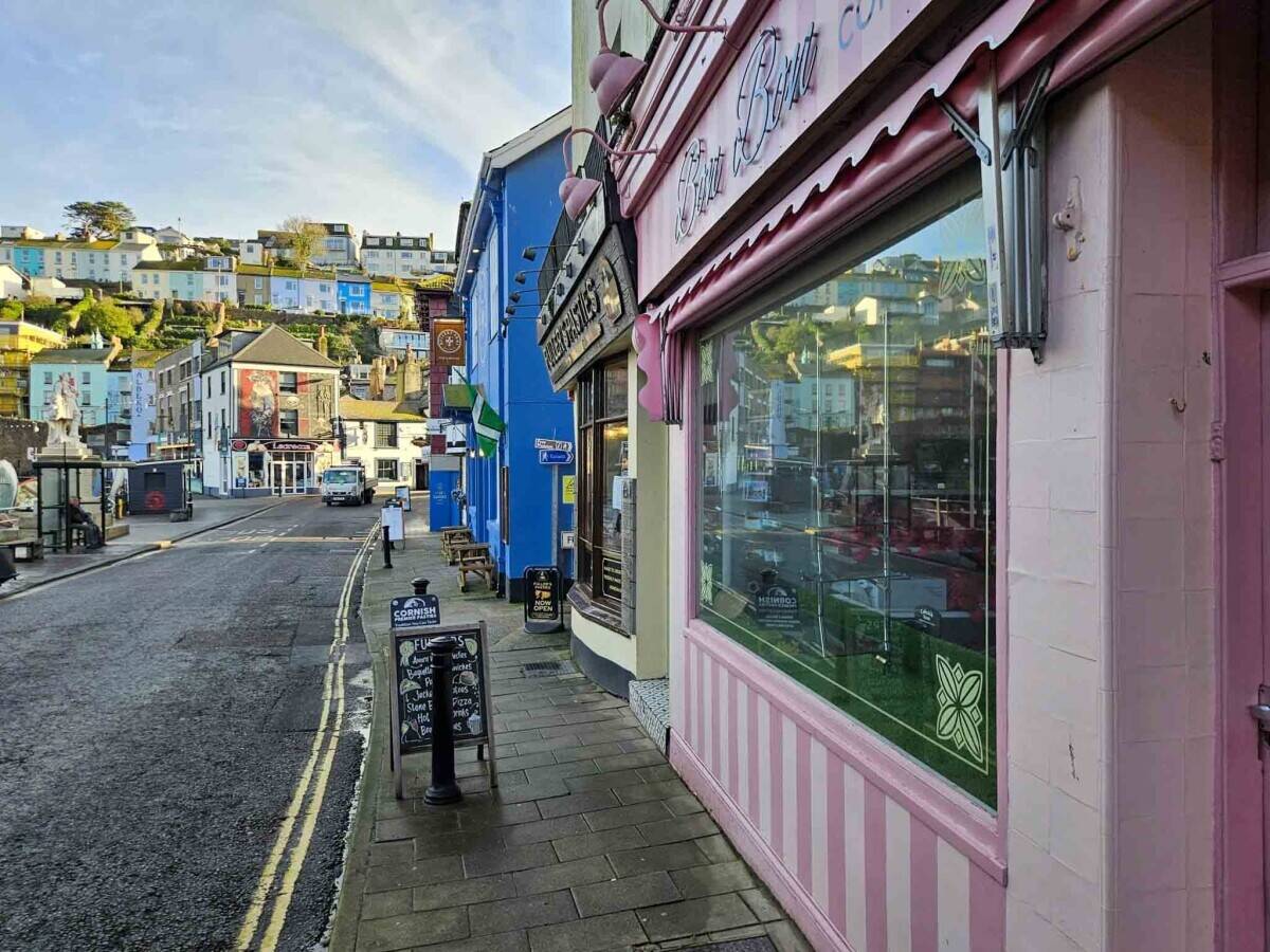 High-Footfall Confectionery Shop Opposite Brixham Harbour Photo 11