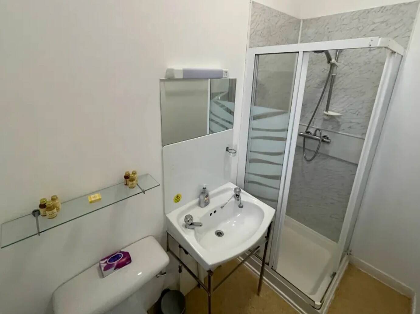 ORKNEY ISLANDS - ICONIC 42 EN SUITE BEDROOM HOTEL Photo 11