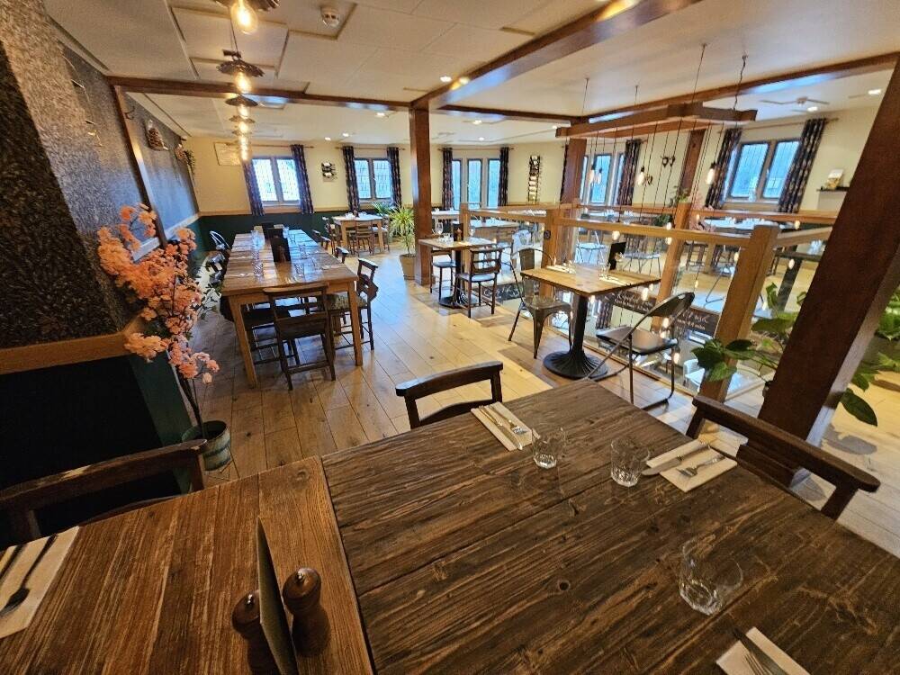 Stunning East Devon Village Free Of Tie Pub & Restaurant With 2 Bedroom Apartment. Sales Of £400,000 Photo 11