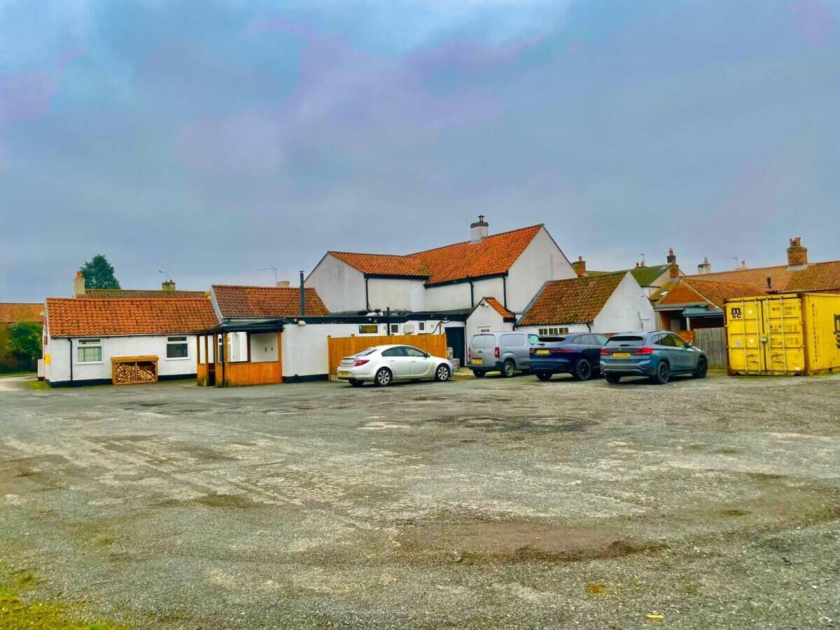 LINCOLNSHIRE - PUB AND RESTAURANT WITH 3 EN SUITE BEDROOMS AND LARGE CAR PARK Photo 11