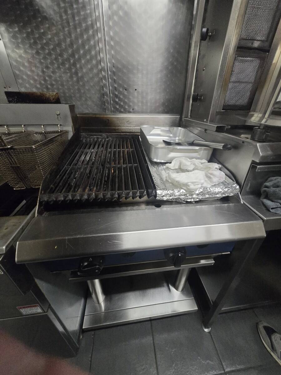 High Turnover Smash Burgers & Fried Food & Desserts Takeaway &ndash; Spalding &ndash; &pound;7,000  Weekly &ndash; Low Rent Photo 11
