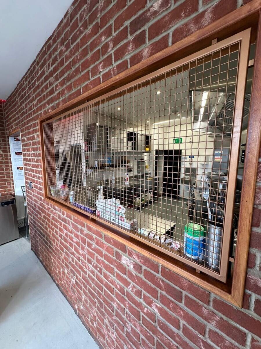 Prime Commercial Hot Food Takeaway Including Residential 2 Storey Flat Above &ndash; Busy Parade Location with Exceptional Reputation, Immediate Reope
