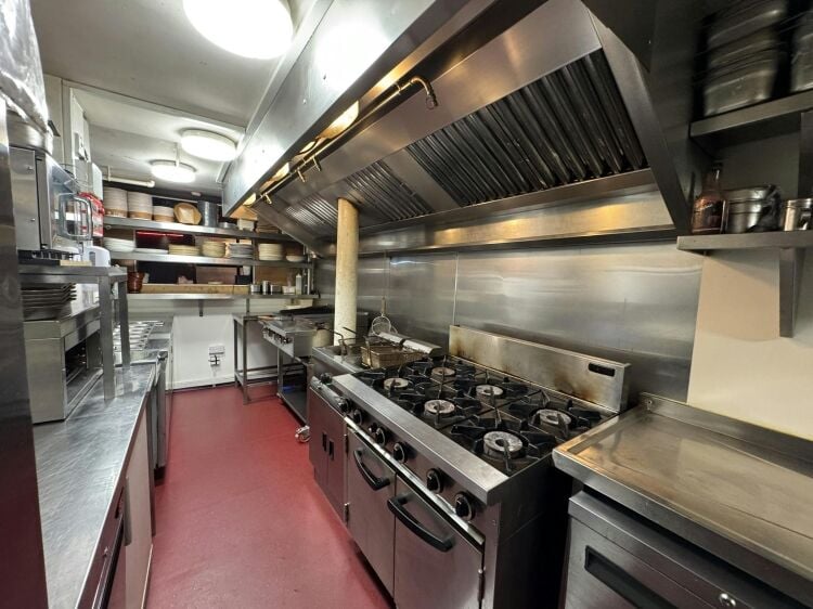 50 Cover Late Night Bar & Restaurant Photo 11