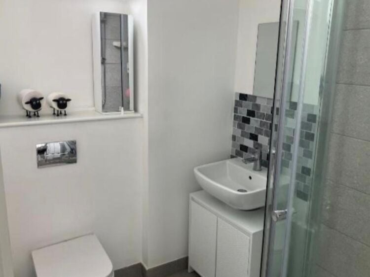 Freehold Town Centre Apartment Block Located in Rotherham, South Yorkshire Photo 11