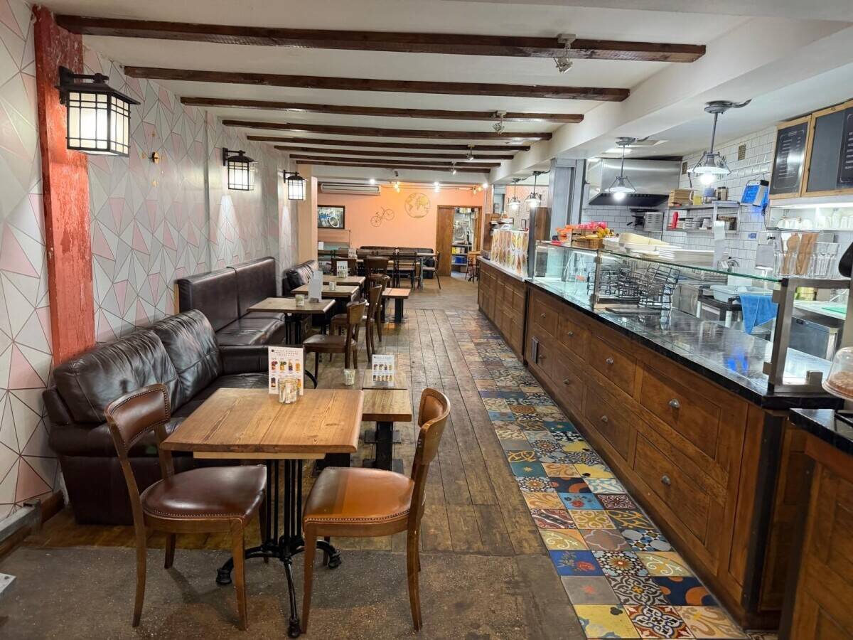 Highly Profitable, cafe and pastry for sale in the heart of Tooting SW LONDON
