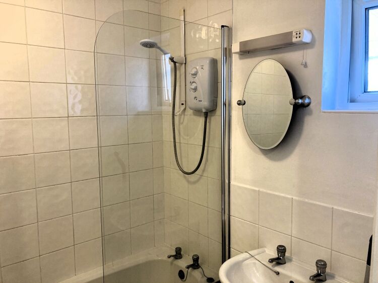 INVESTMENT PROPERTY OPPORTUNITY WITH ACCOMMODATION OR RETAIL PREMISES