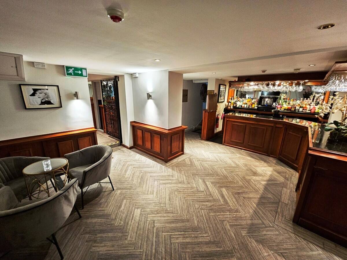 FUNCTION & EVENTS VENUE FOR SALE IN EAST LONDON Photo 11