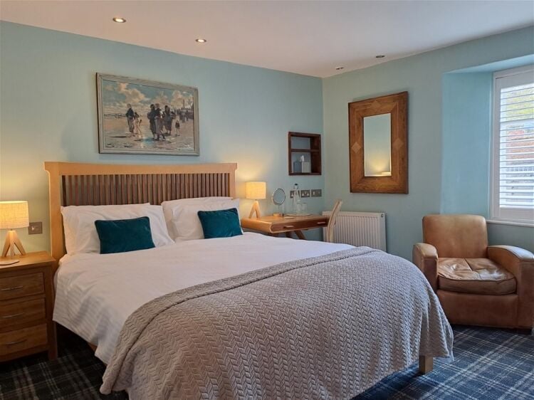9 Bedroom Boutique Hotel situated in Dartmouth For Sale in Dartmouth Photo 11