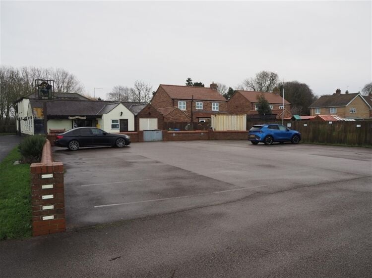 Licenced Trade, Pubs & Clubs For Sale in Burton Pidsea Photo 11