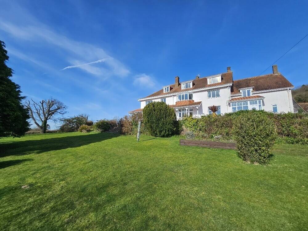 Exceptional Country House Bed & Breakfast With 8 Luxurious Letting Rooms & Spectacular Views