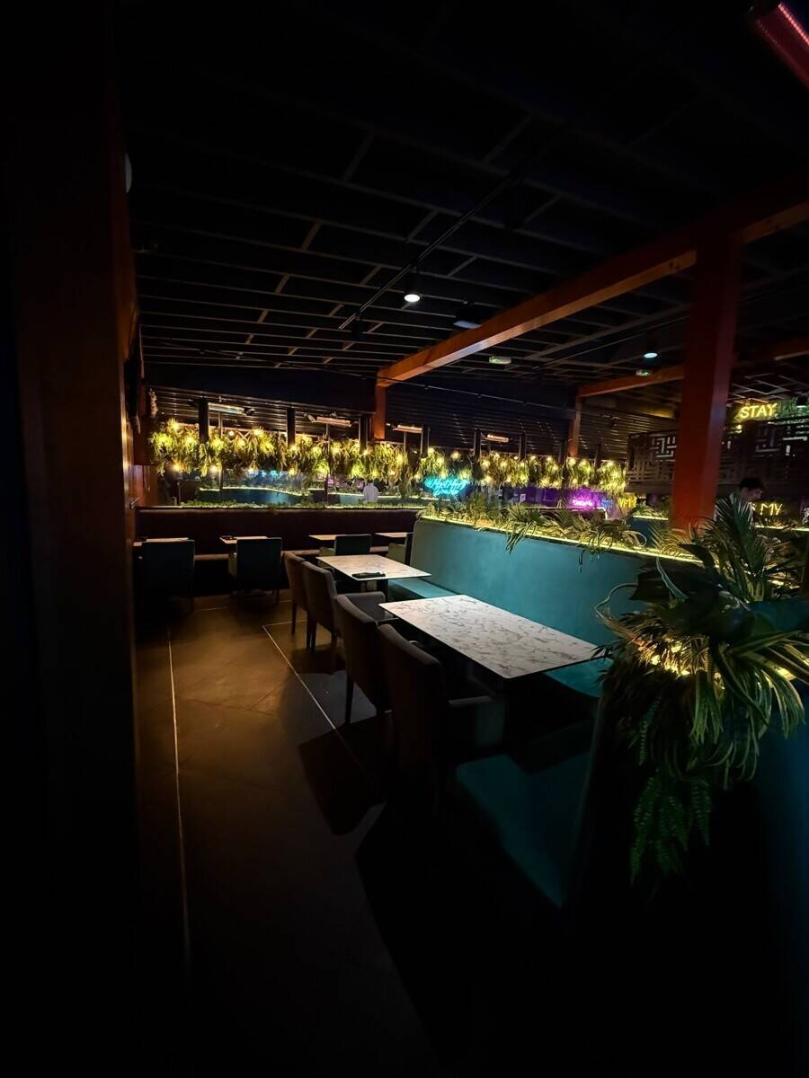 American smoke house and pan Asian restaurant / shisha lounge in turnpike lane