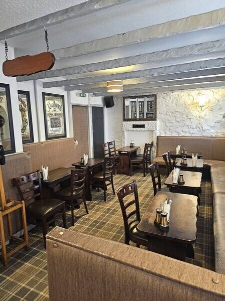 Pub & restaurant, with prime High Street trading location,  in the same family since 1980.