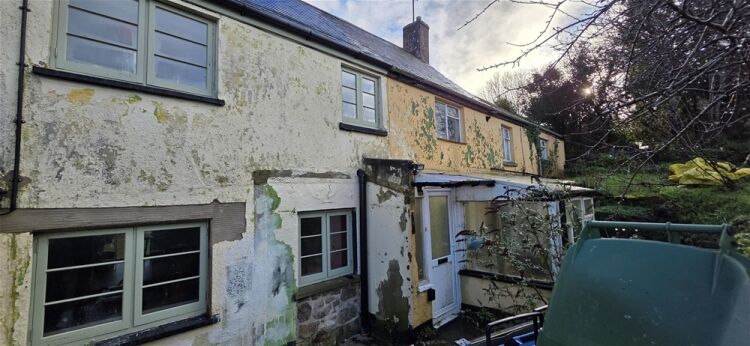 Auction Lot: Renovation-Ready 3-Bedroom Cottage plus Development Land For Sale in Newton Abbot Photo 11