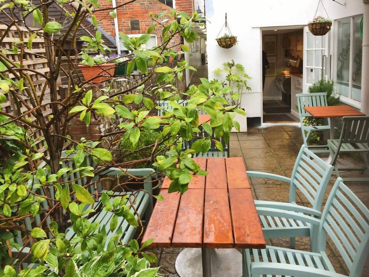 Café business For Sale – Indoor & Outdoor Seating – Low Rent – Alresford, Hampshire