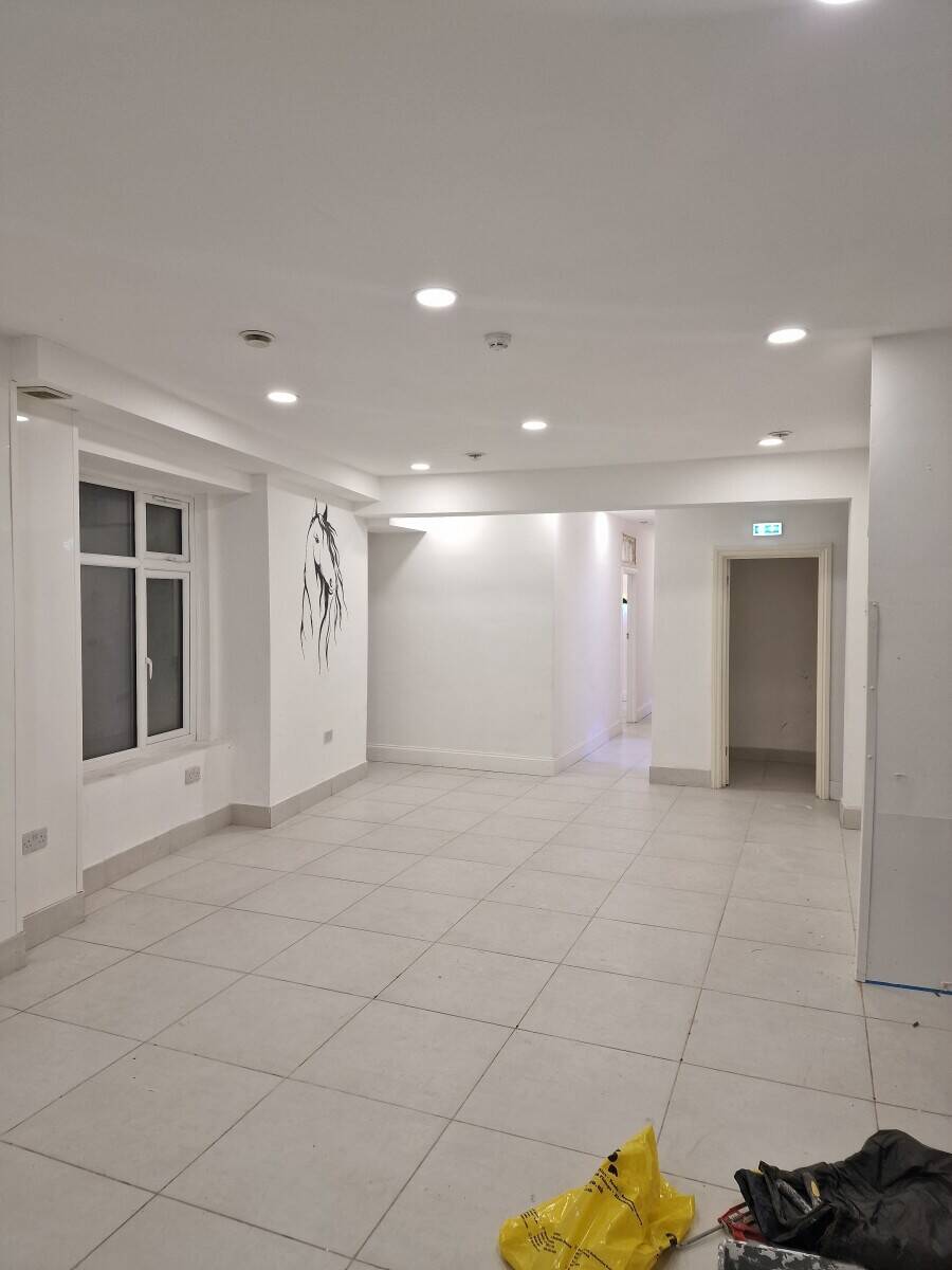 Busy Convenience Store & Off Licence – Prime High Street Location, High End Residential Area