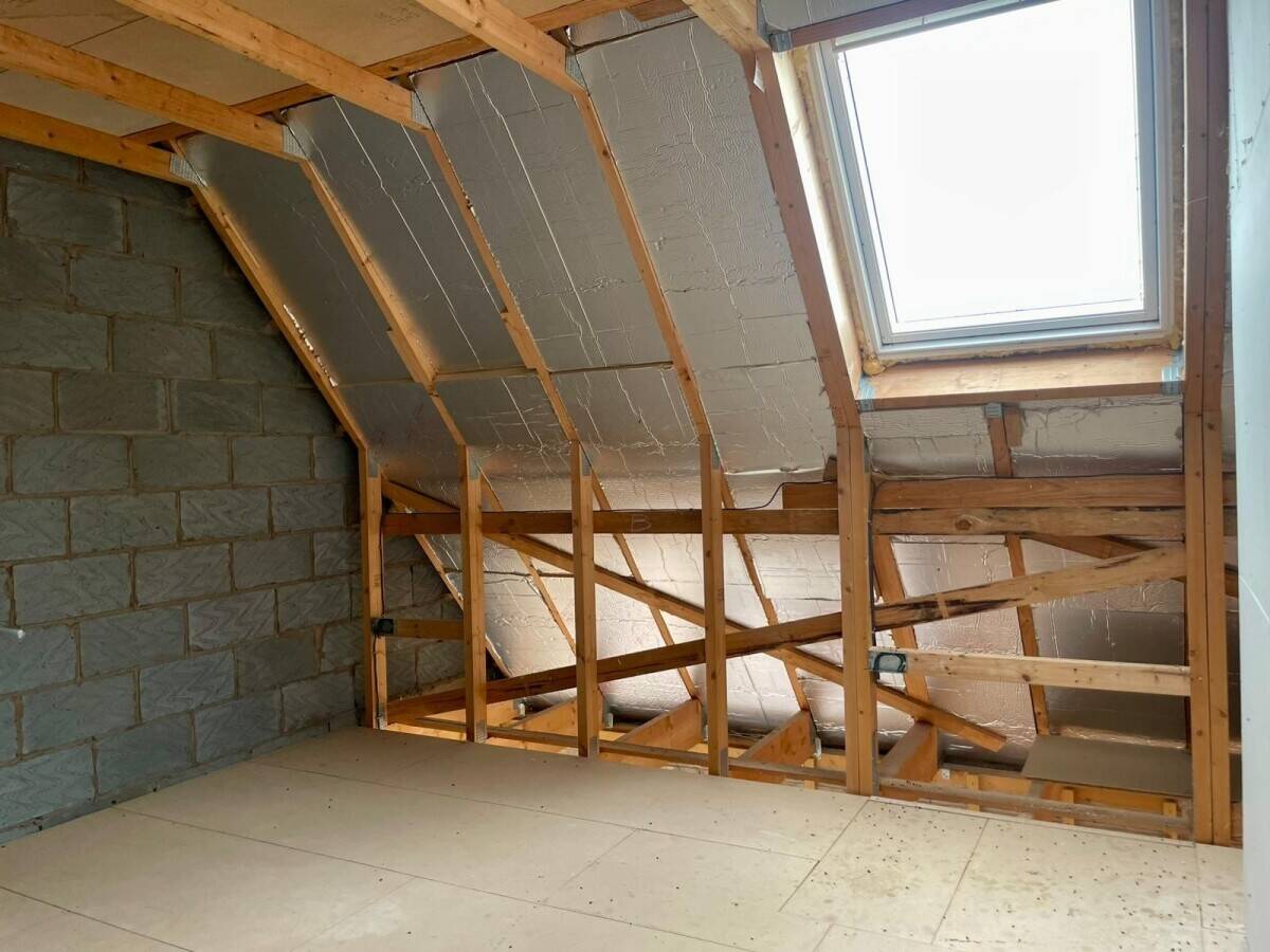 LEICESTERSHIRE - THREE STOREY PARTIALLY BUILT HOLIDAY LET IN DESIREABLE VILLAGE Photo 11