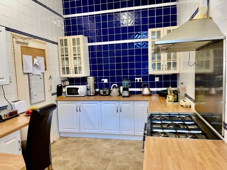 Freehold 7 Bedroom Guest House Located In Torquay, Devon