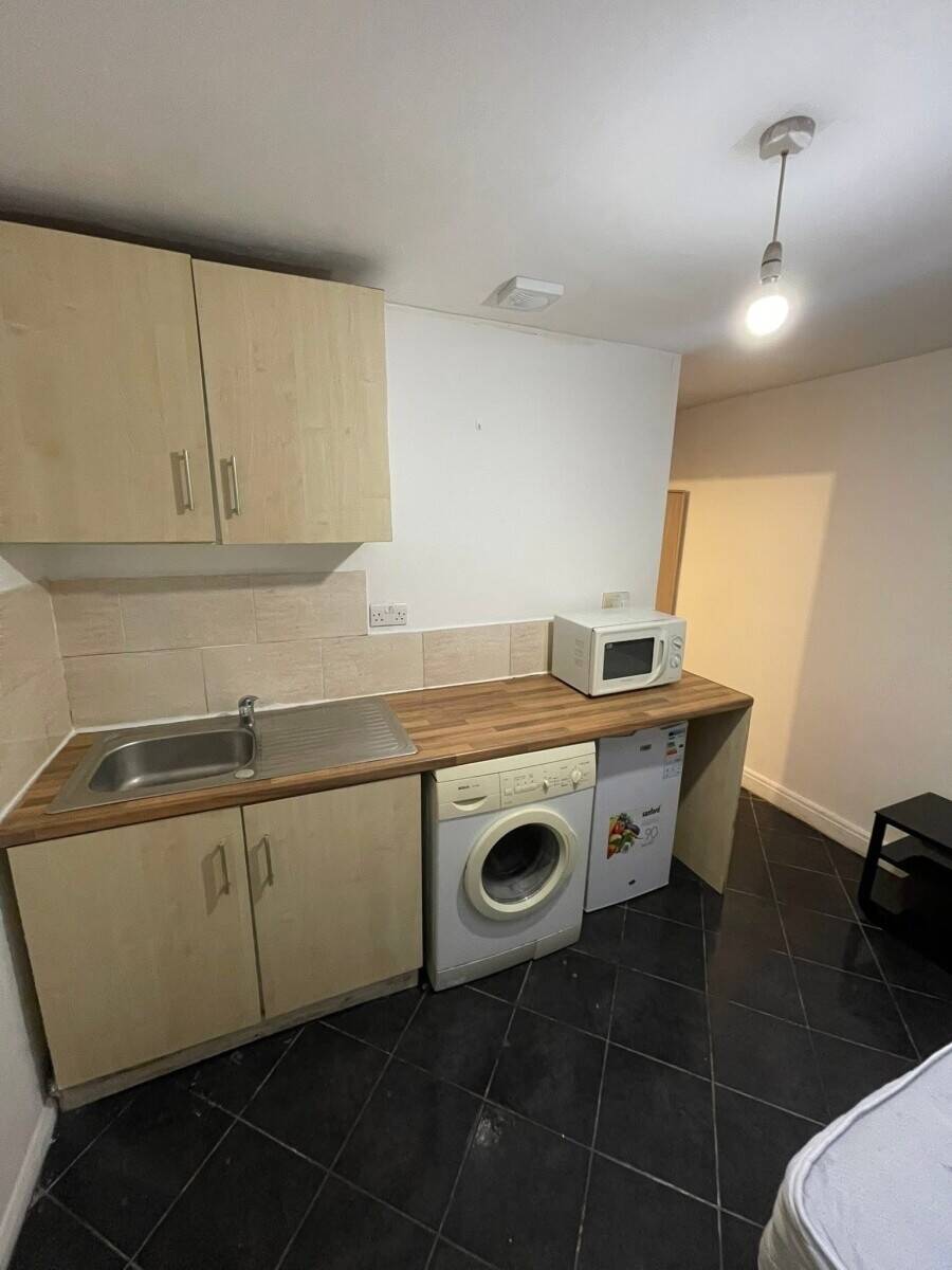 Takeaway Business for Sale – Pizza & Peri Peri Chicken in Sunbury