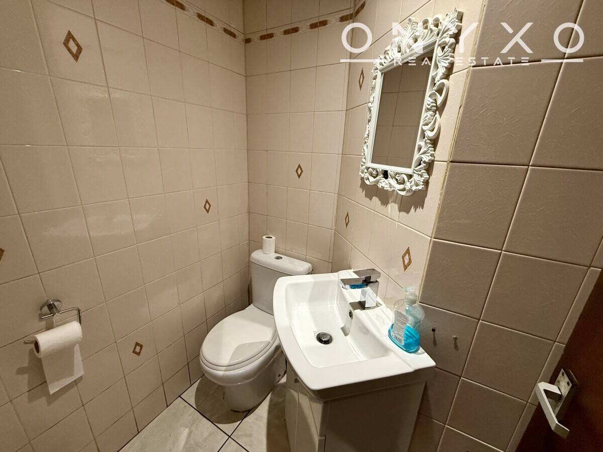 Long Established Indian Restaurant & Takeaway Opportunity in London Photo 11