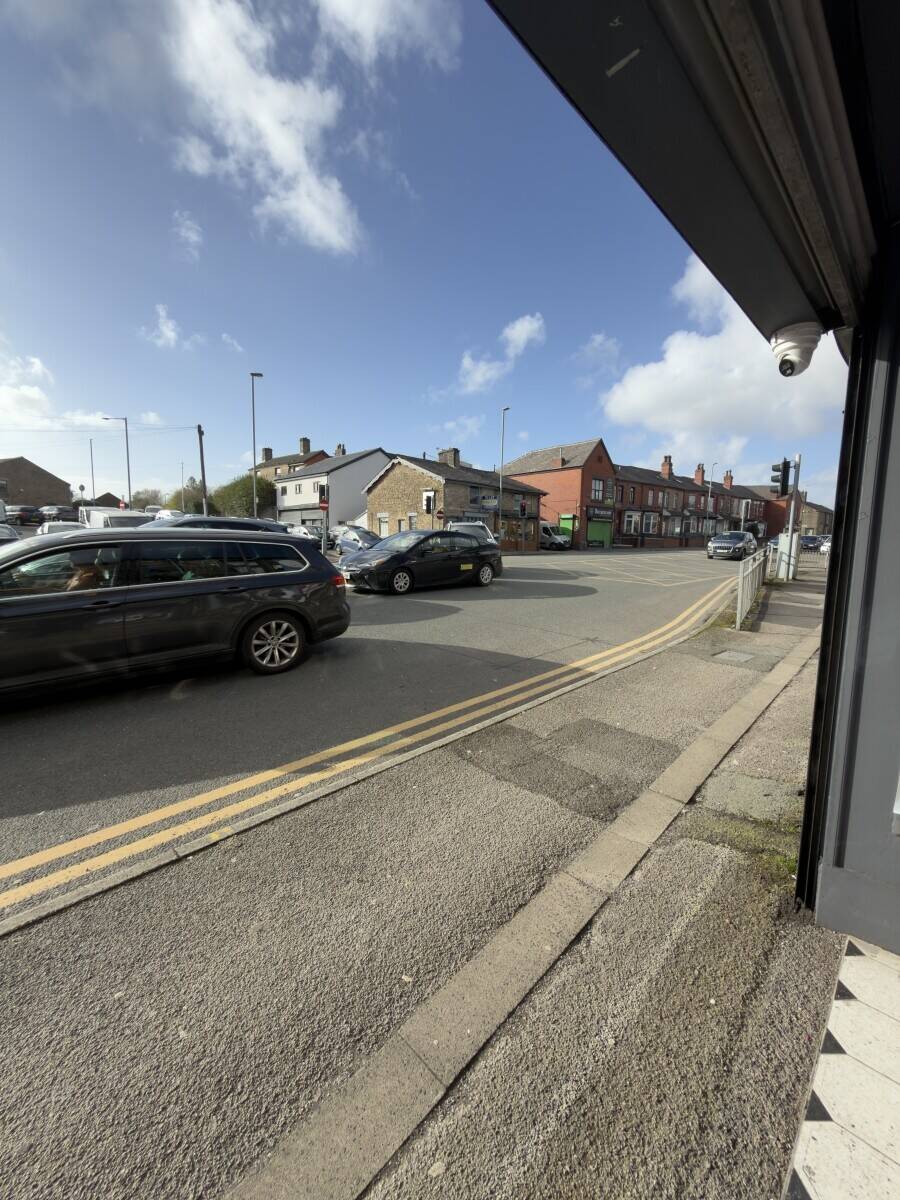 Golden vapours : vape shop in bolton black burn road