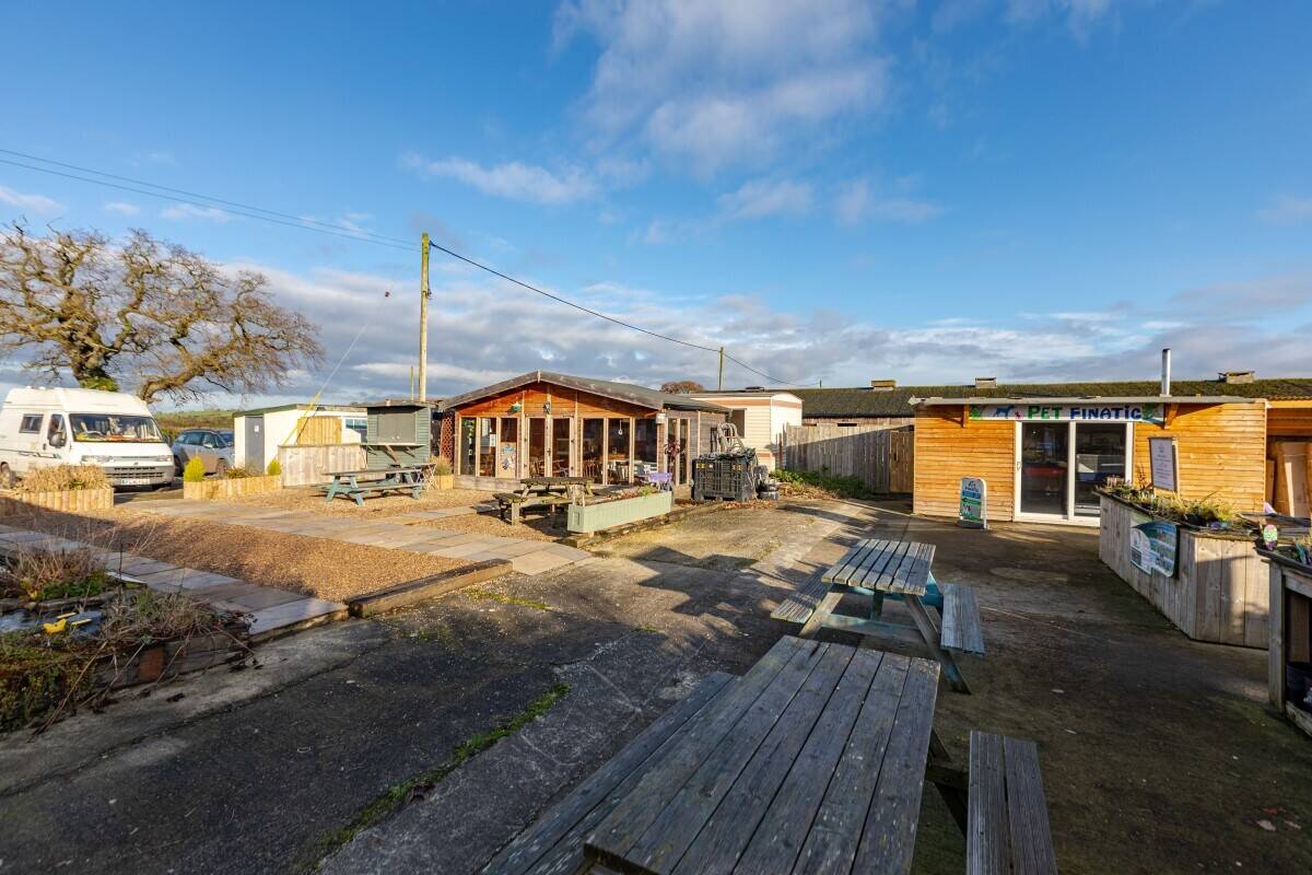 Established Aquatic and Pet Business with 4 bed Home North Yorkshire Photo 11