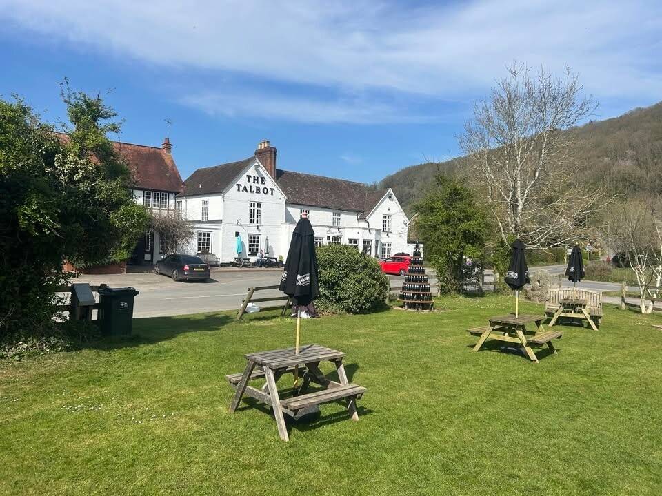 WORCESTERSHIRE/HEREFORDSHIRE BORDER - RIVERSIDE INN SET IN 2.7 ACRES