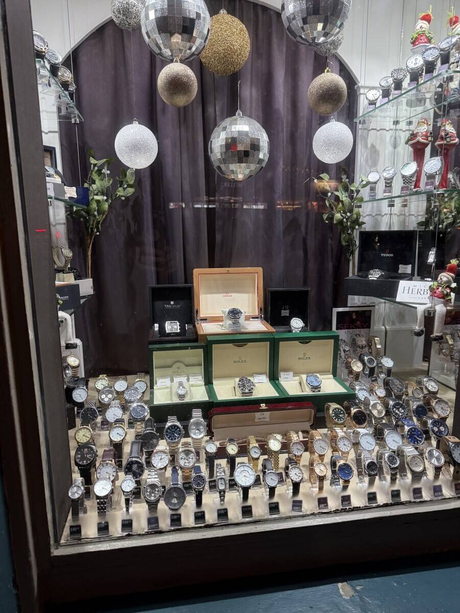 Jewelry Shop for sale in Epping Essex. Photo 11