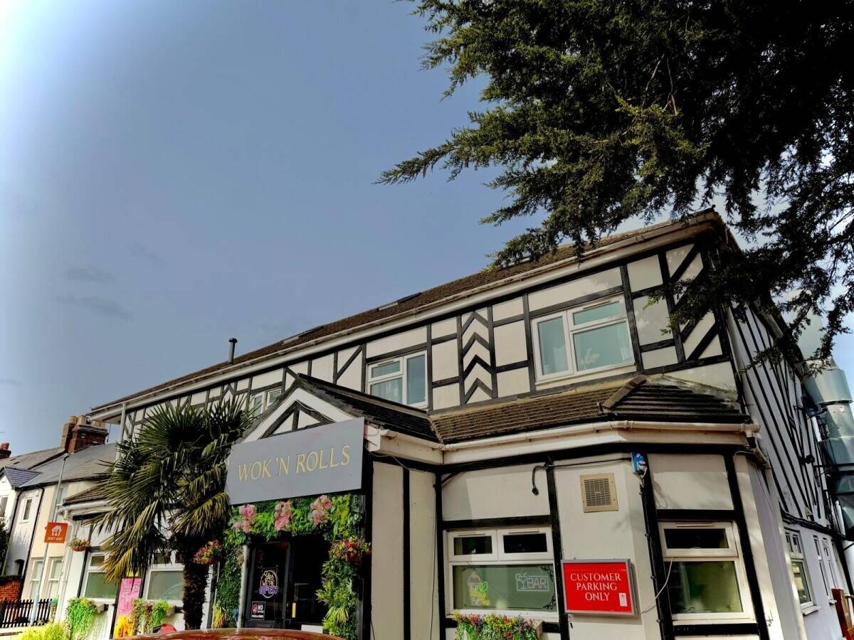 Wok&rsquo;N Rolls Chinese Restaurant/Pub for Sale