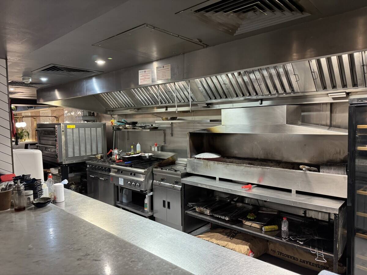 Highly Rated & Fully Equipped Town-Centre Turkish Restaurant & Bar