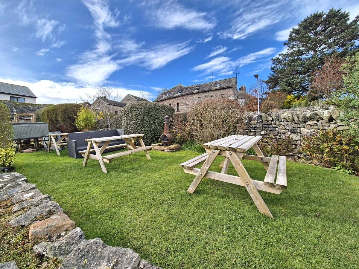 CUMBRIA - EDGE OF NATIONAL PARK DESTINATION PUB WITH VILLAGE SHOP/POST OFFICE